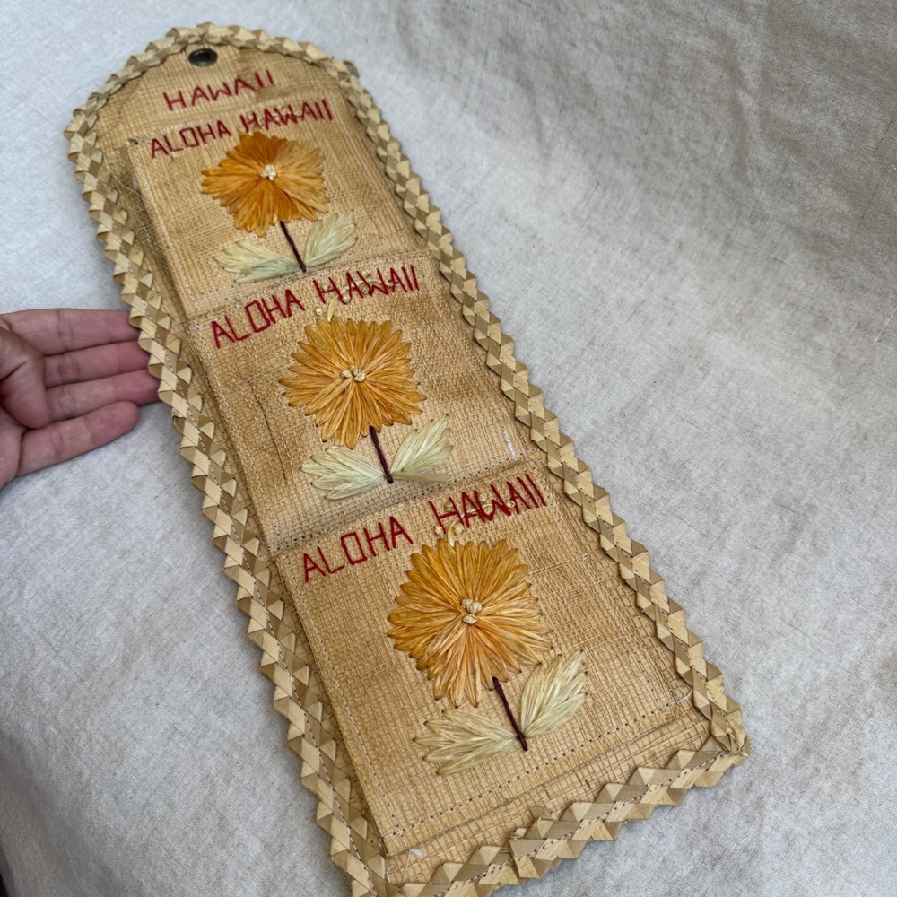 Vintage Hawaii Wall Pocket Letter Holder Woven Lauhala Raffia Floral Tiki MCM - Picture 10 of 11